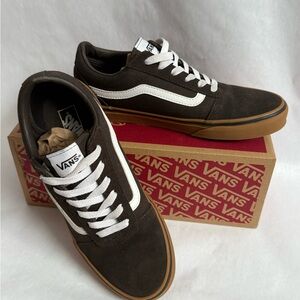 Vans Chocolate and White Skate Shoes Unisex Size 6.0YT, CM 24.0,New With Box